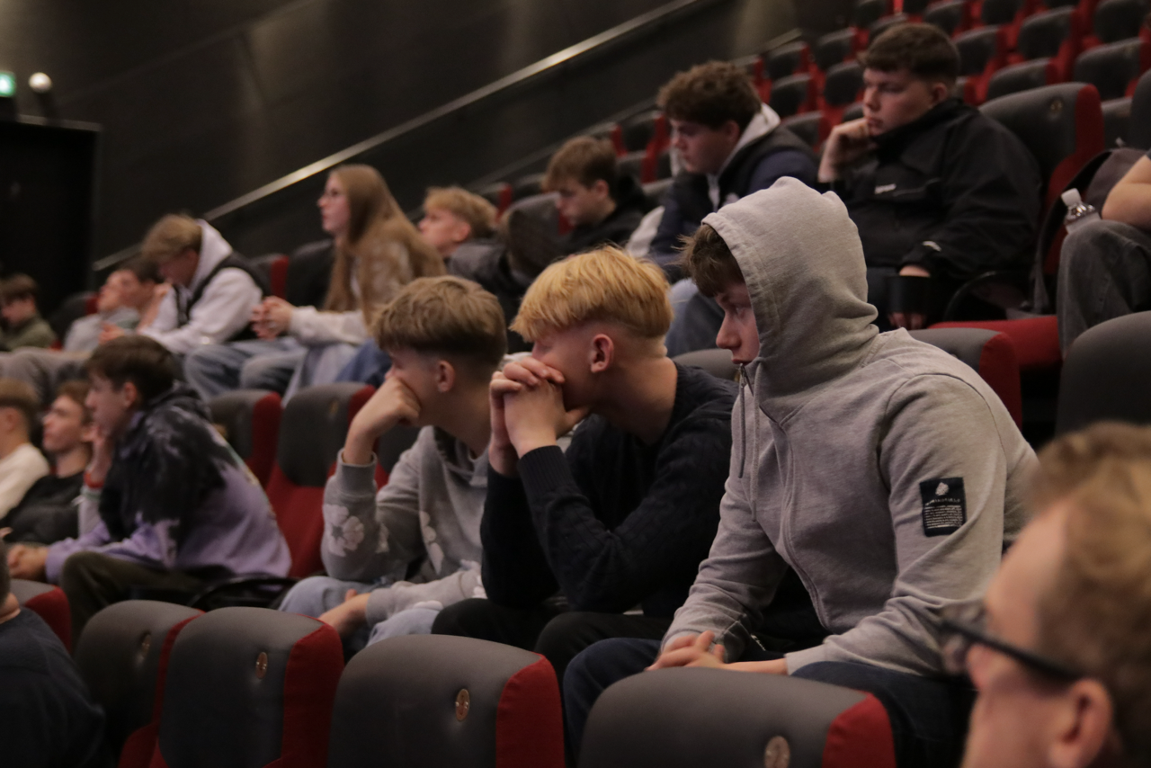 EUC Lillebælt-elever fik tankevækkende møde med dokumentarfilm og debat i Fredericia