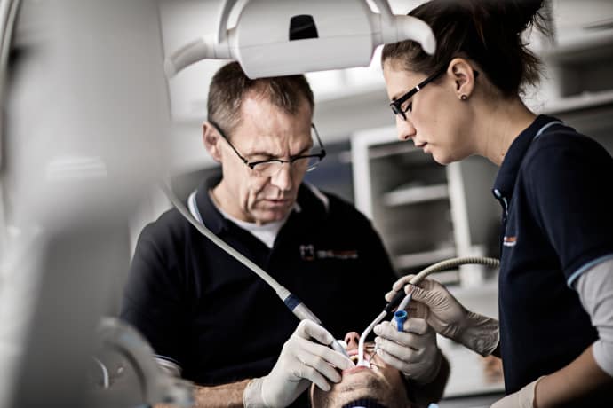 Tandlæger slår alarm: Patienter har ikke råd til behandling Tandlæger slår alarm: Patienter har ikke råd til behandling