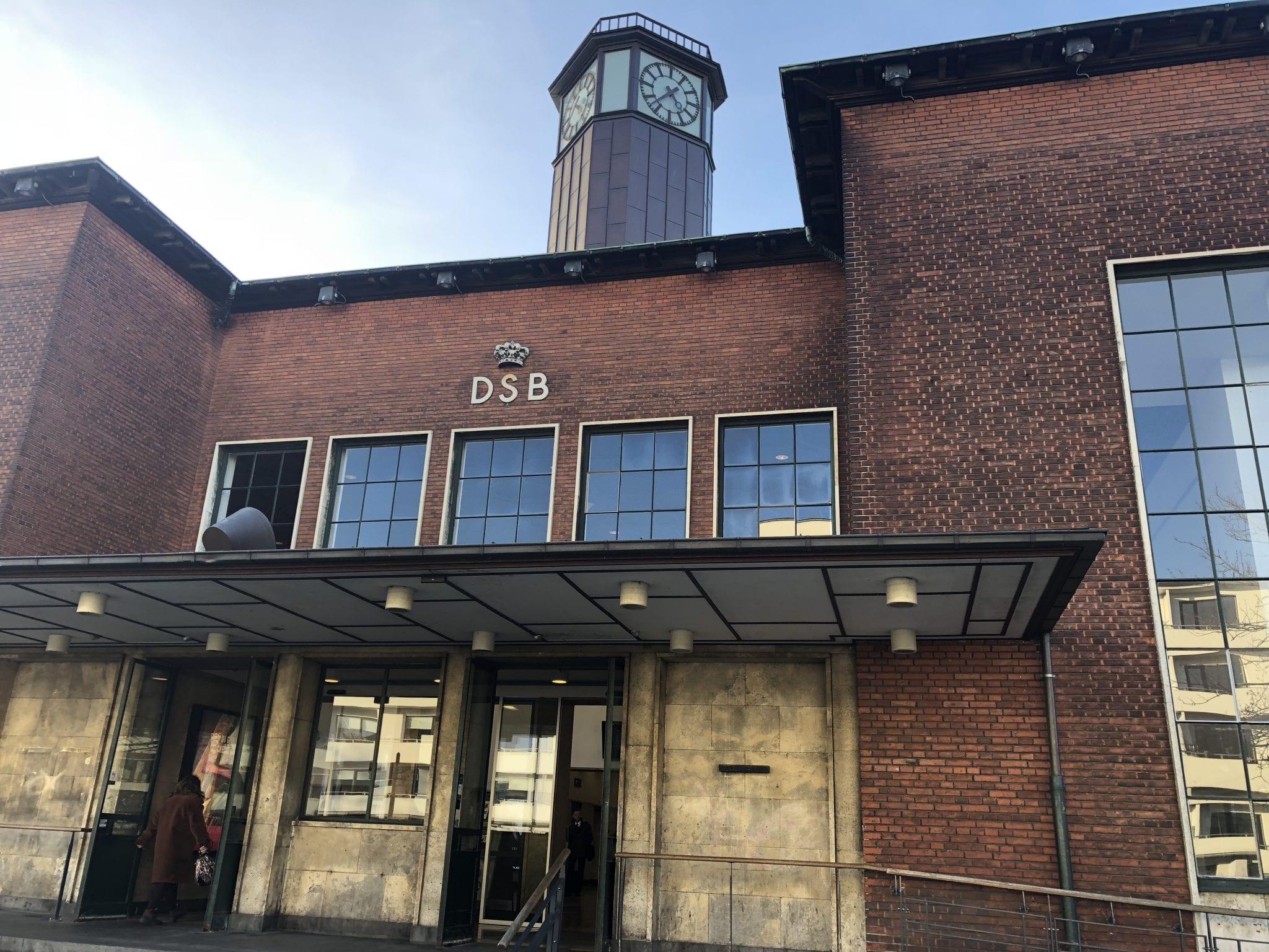 Chokeret mand truet og frarøvet penge på Fredericia Banegård Chokeret mand truet og frarøvet penge på Fredericia Banegård