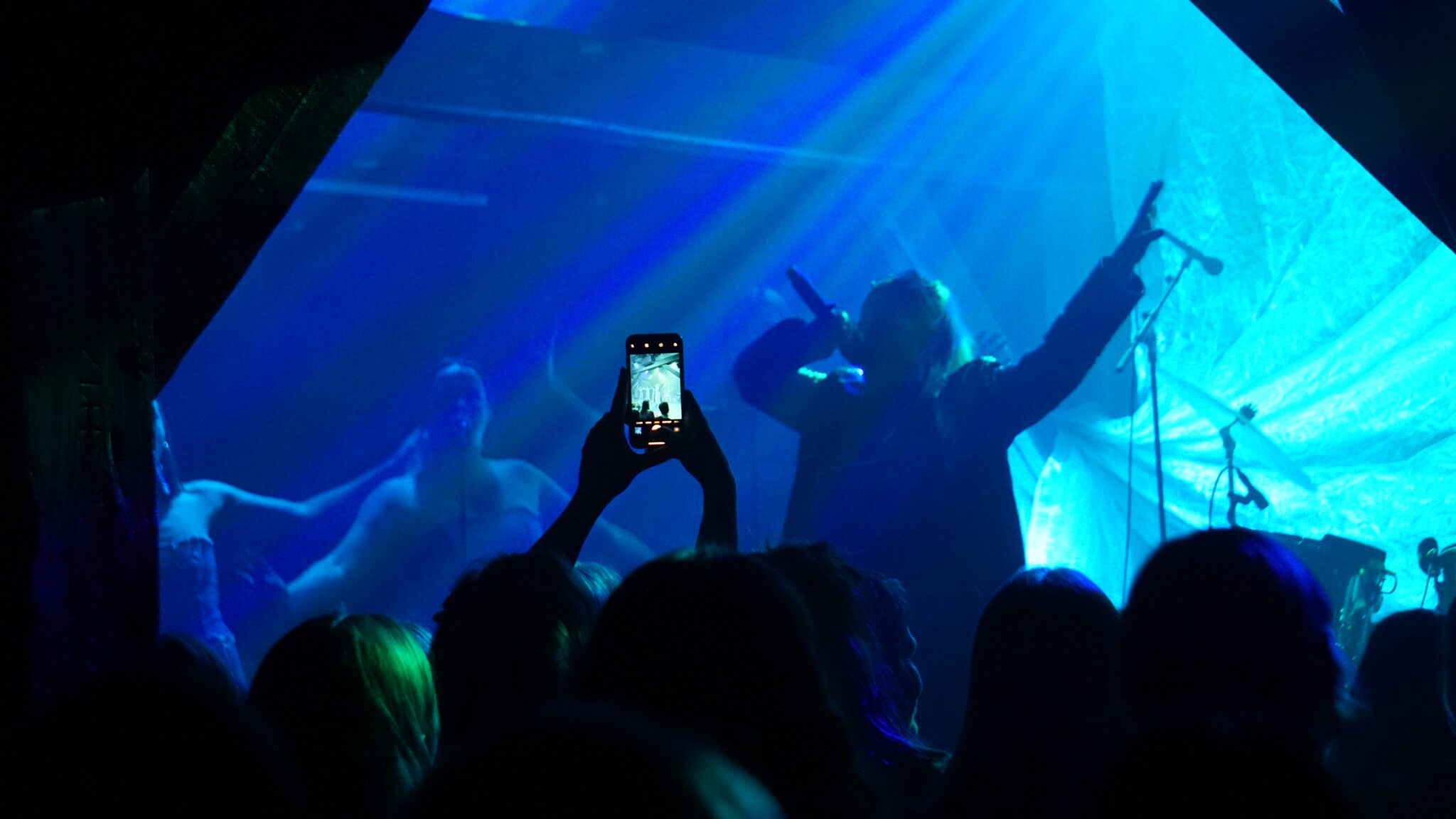 Musik, comedy og moshpit