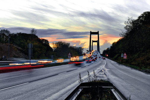 Flere uheld på både motorveje og landeveje som følge af isglatte veje