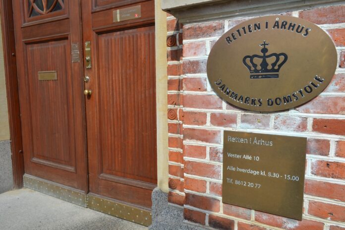 Retten i Aarhus logo indgangFoto stjyllands Politijpg