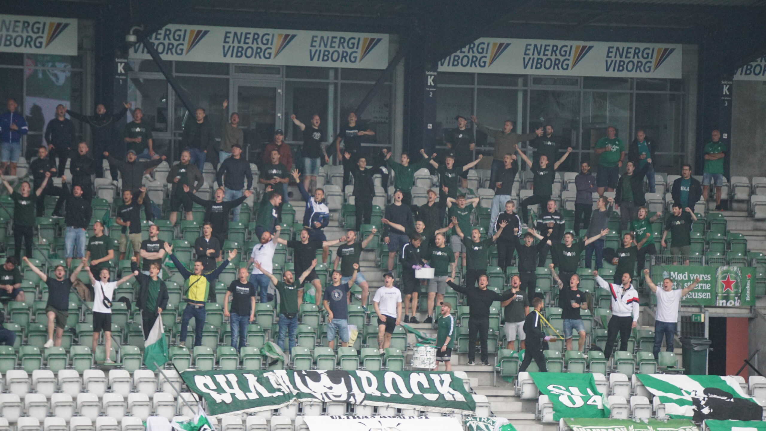 Viborg-fan idømt fængselsstraf for kanonslag mod Jonas Lössl