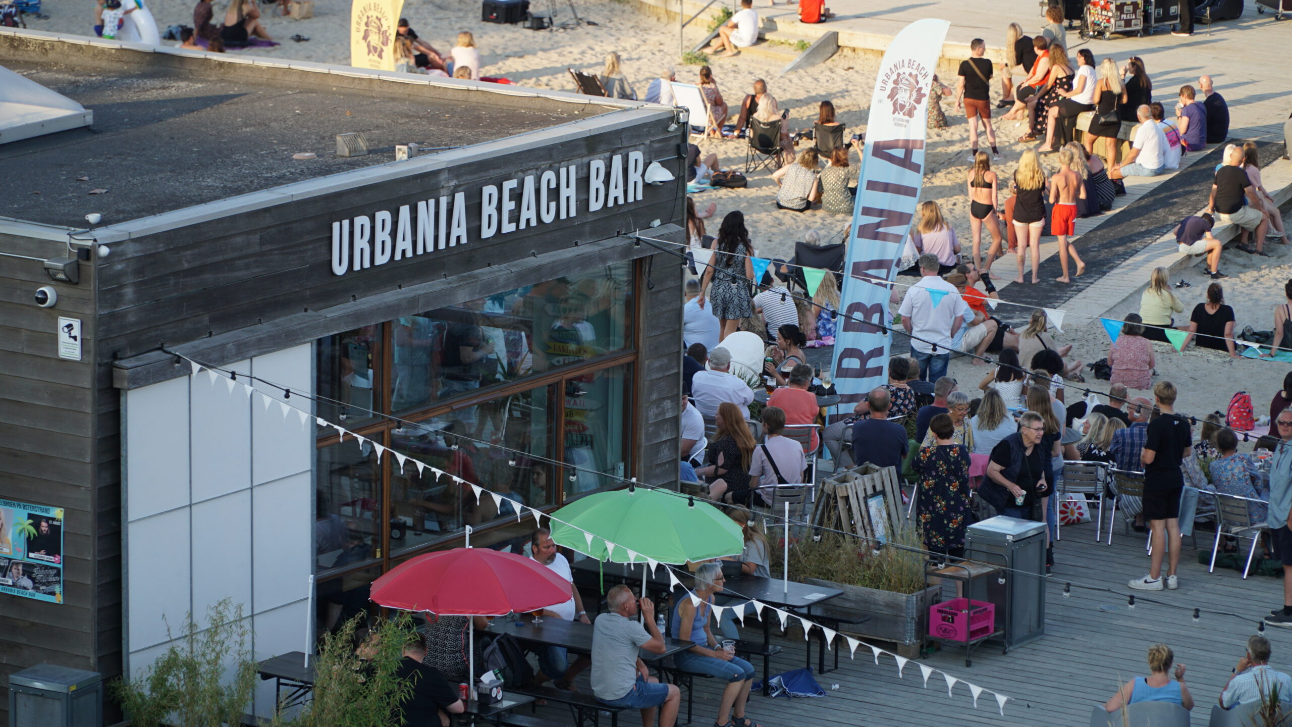Strandbaren slår dørene op igen: Urbania Beach Bar åbner sæsonen på Østerstrand fredag