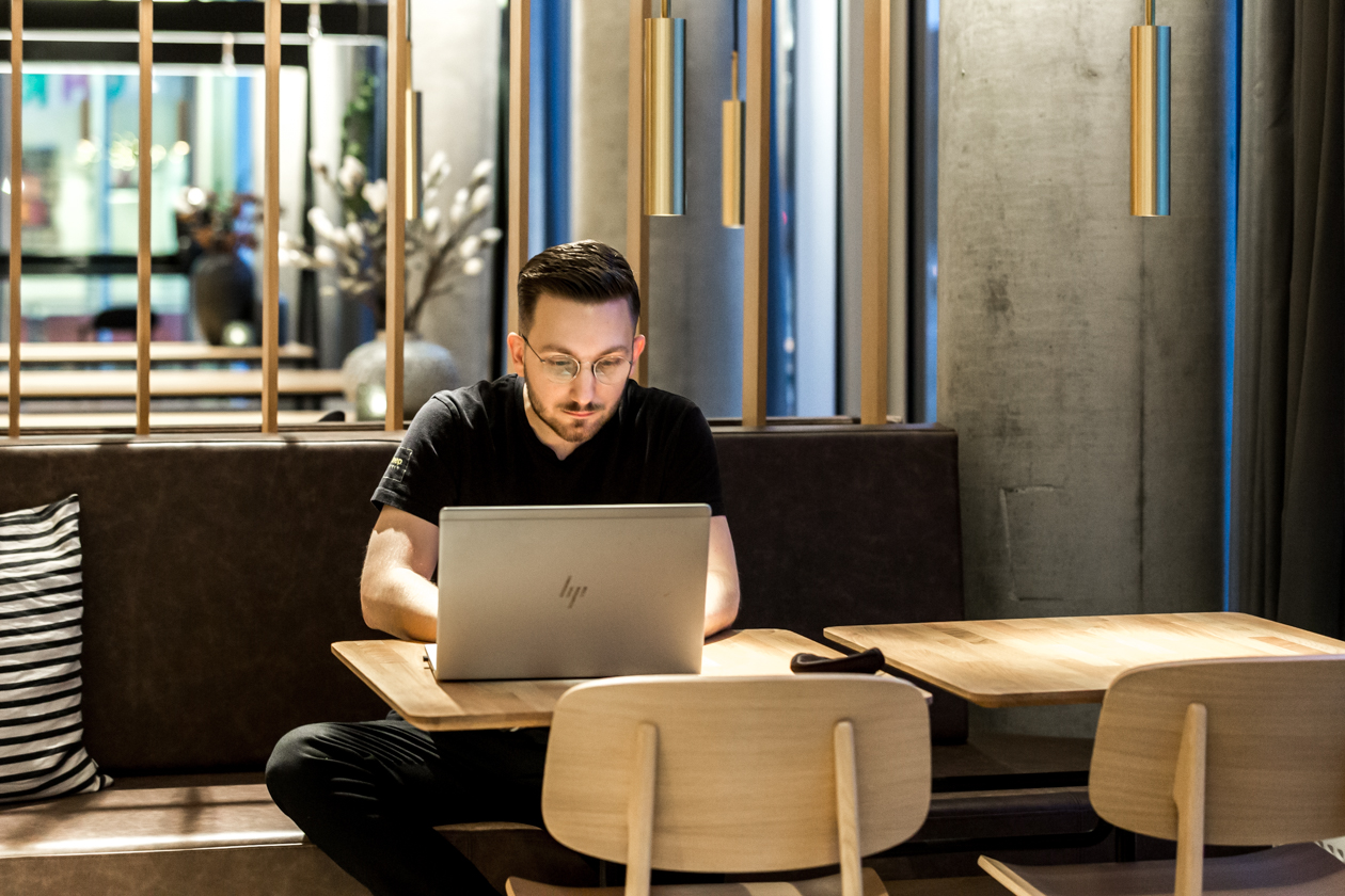 Zleep Hotels er en af de virksomheder, der valgte at efteruddanne medarbejderne, da coronakrisen ramte. Online-kurser gjorde det også muligt at styrke medarbejdernes kompetencer under nedlukningen i foråret. Foto: Ursula Bach, PensionDanmark.