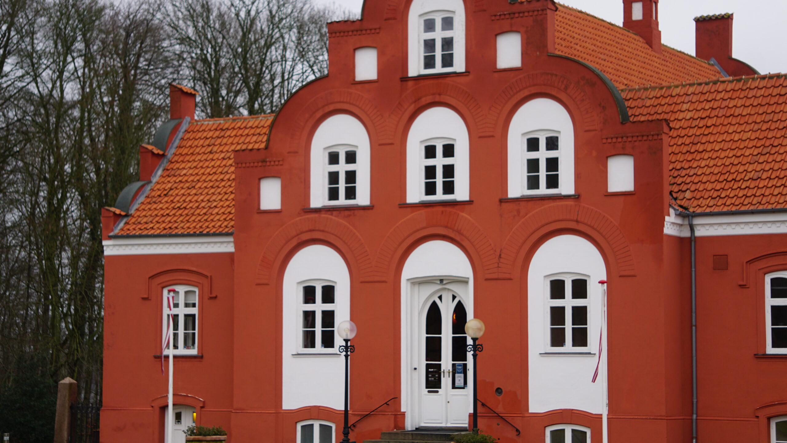 Ole Videbæk giver sjælden omvisning i egen udstilling