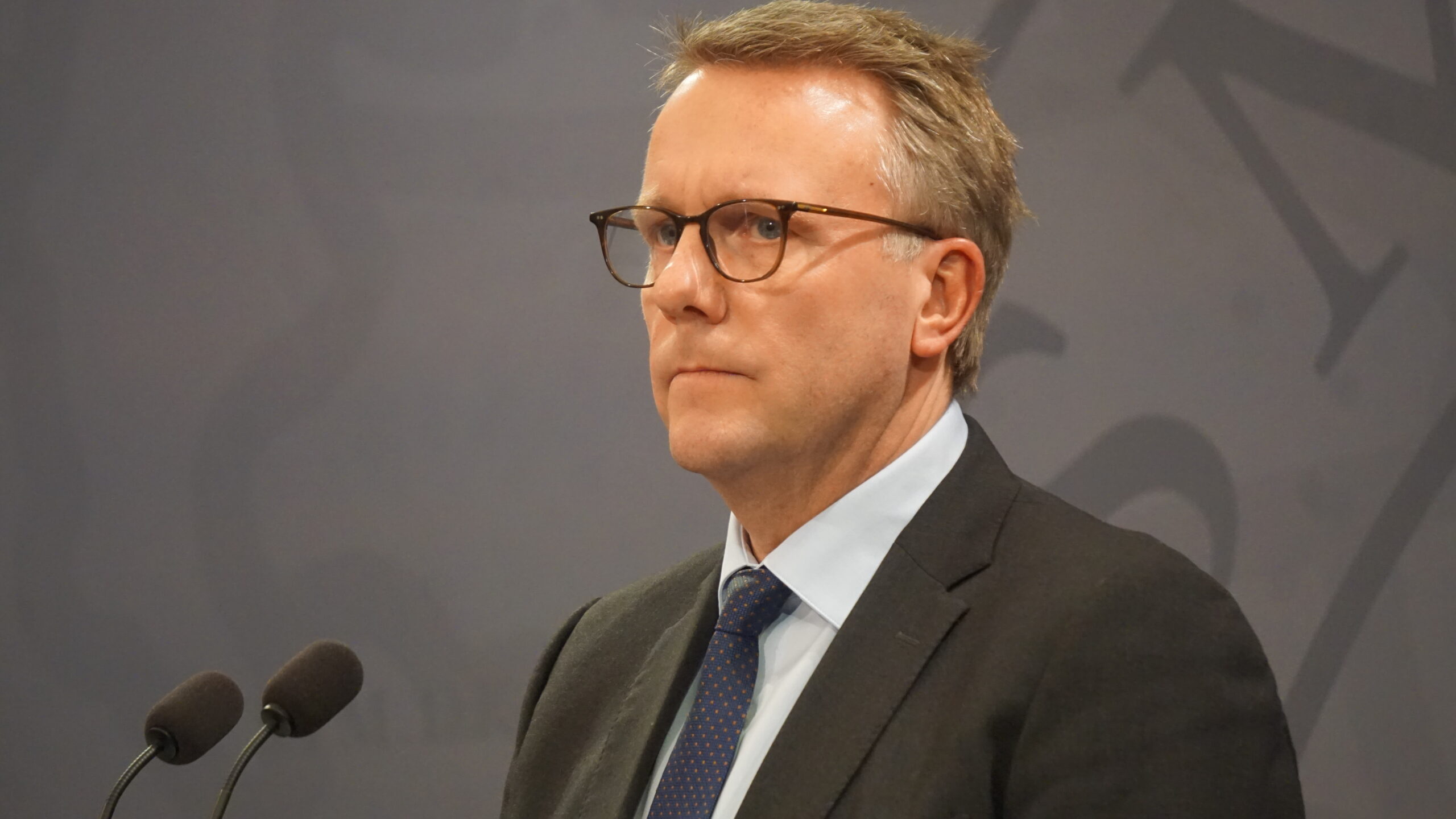 Regeringen vil slå hurtigere ned på bankers ulovlige gældsinddrivelse