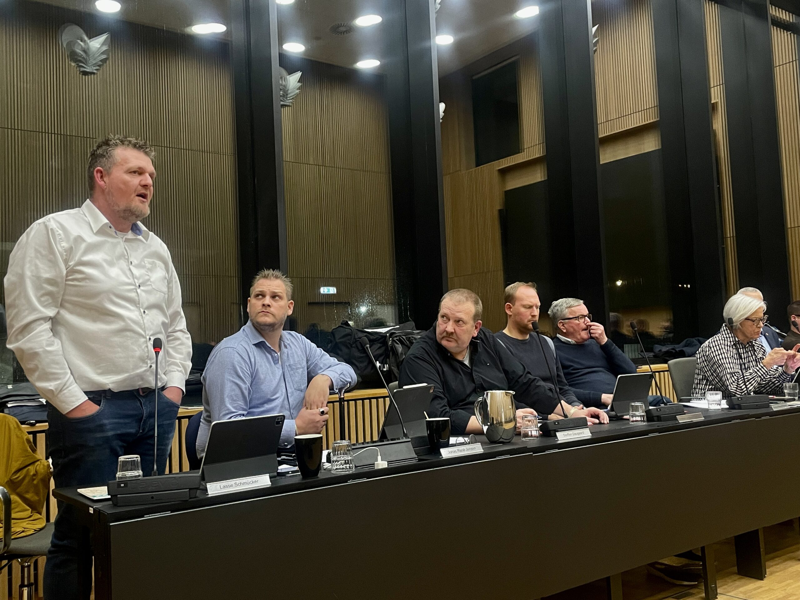 »Kupmager?« Lasse Schmückers egne ord på rådhuset står i skarp kontrast til hans hukommelsestab