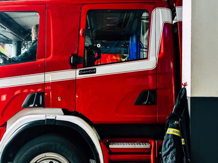 Trekantbrand. Brandbil.