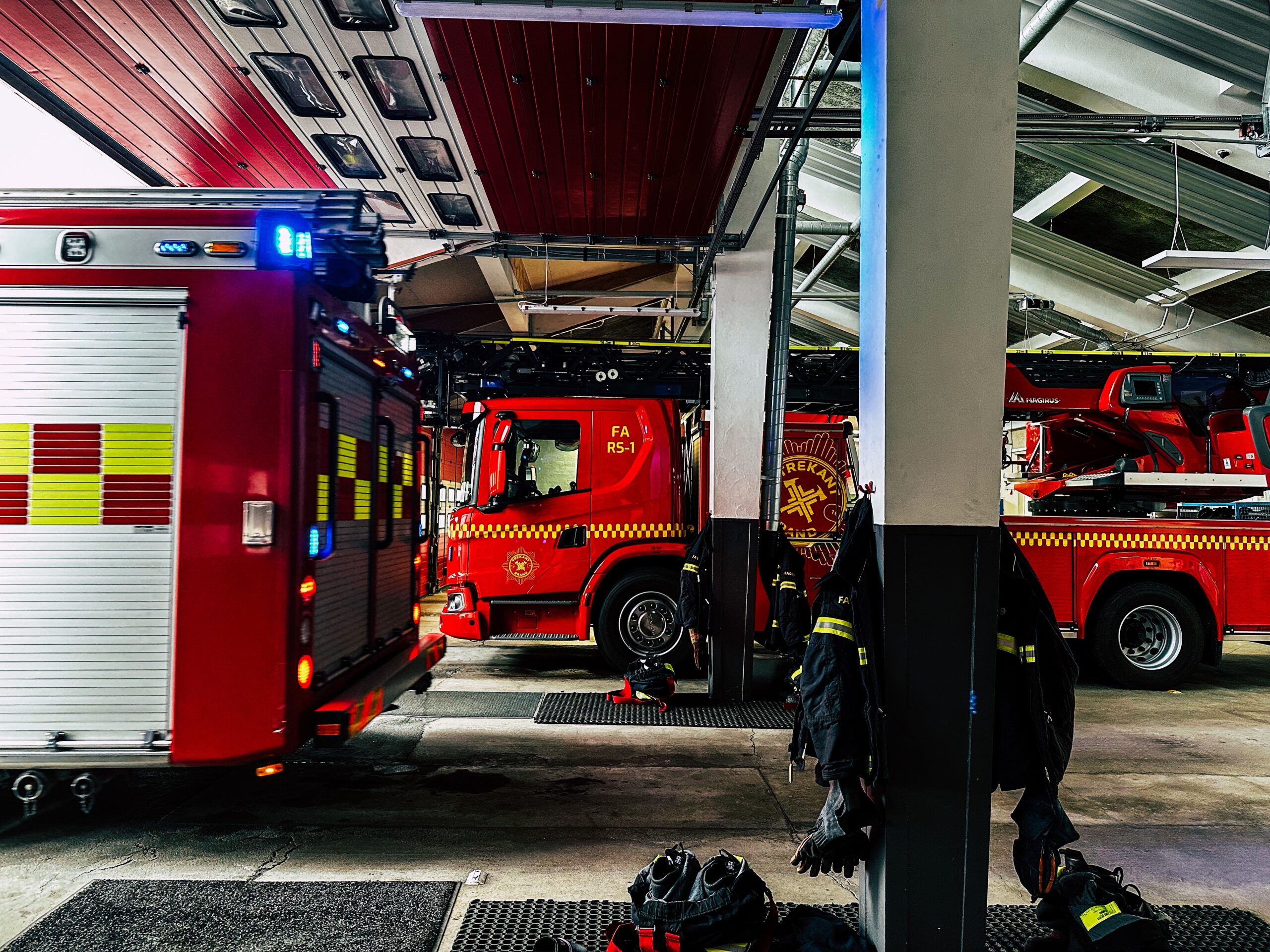 Voldsom brand i sættevogn: Motorvejen spærret lige uden for Middelfart Voldsom brand i sættevogn: Motorvejen spærret lige uden for Middelfart