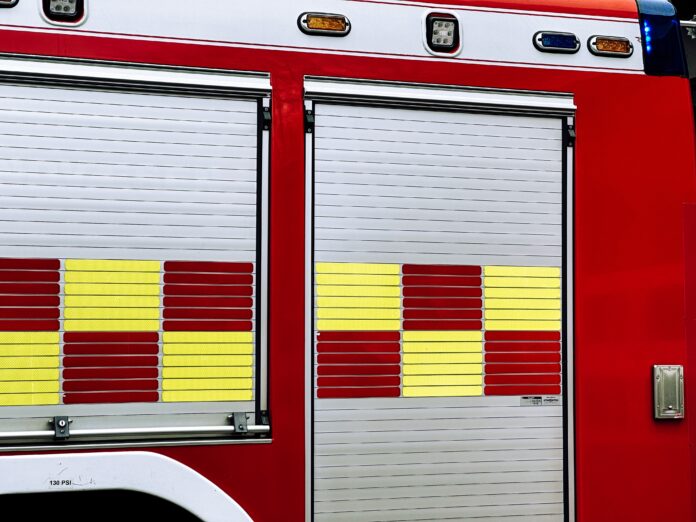 Trekantbrand. Brandbil.