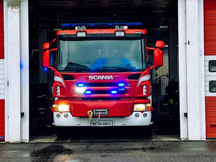 Trekantbrand. Brandbil.