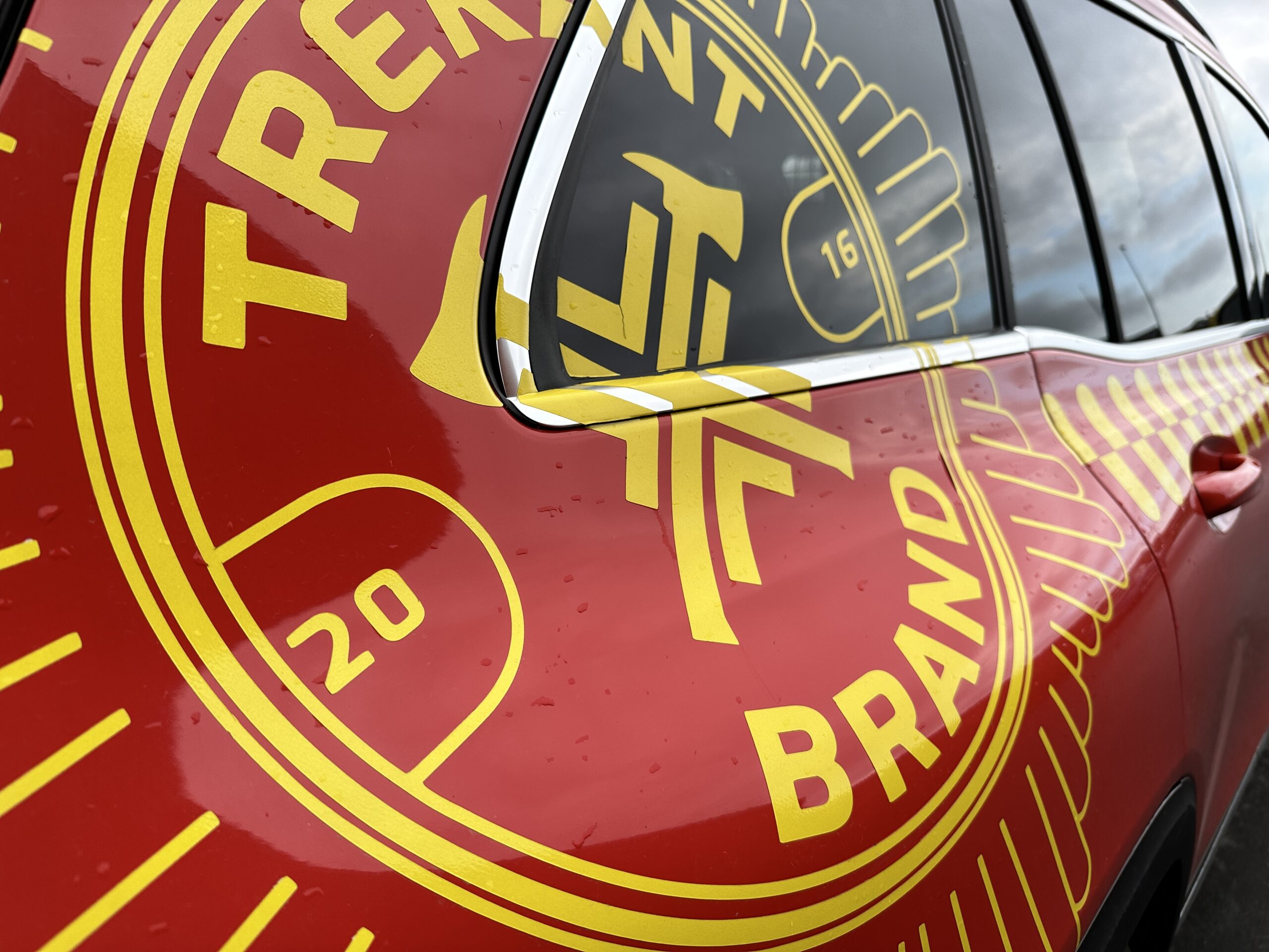 Udbrændt bil, lejlighedsbrand og spritkørsel: Travl nat for Sydøstjyllands Politi