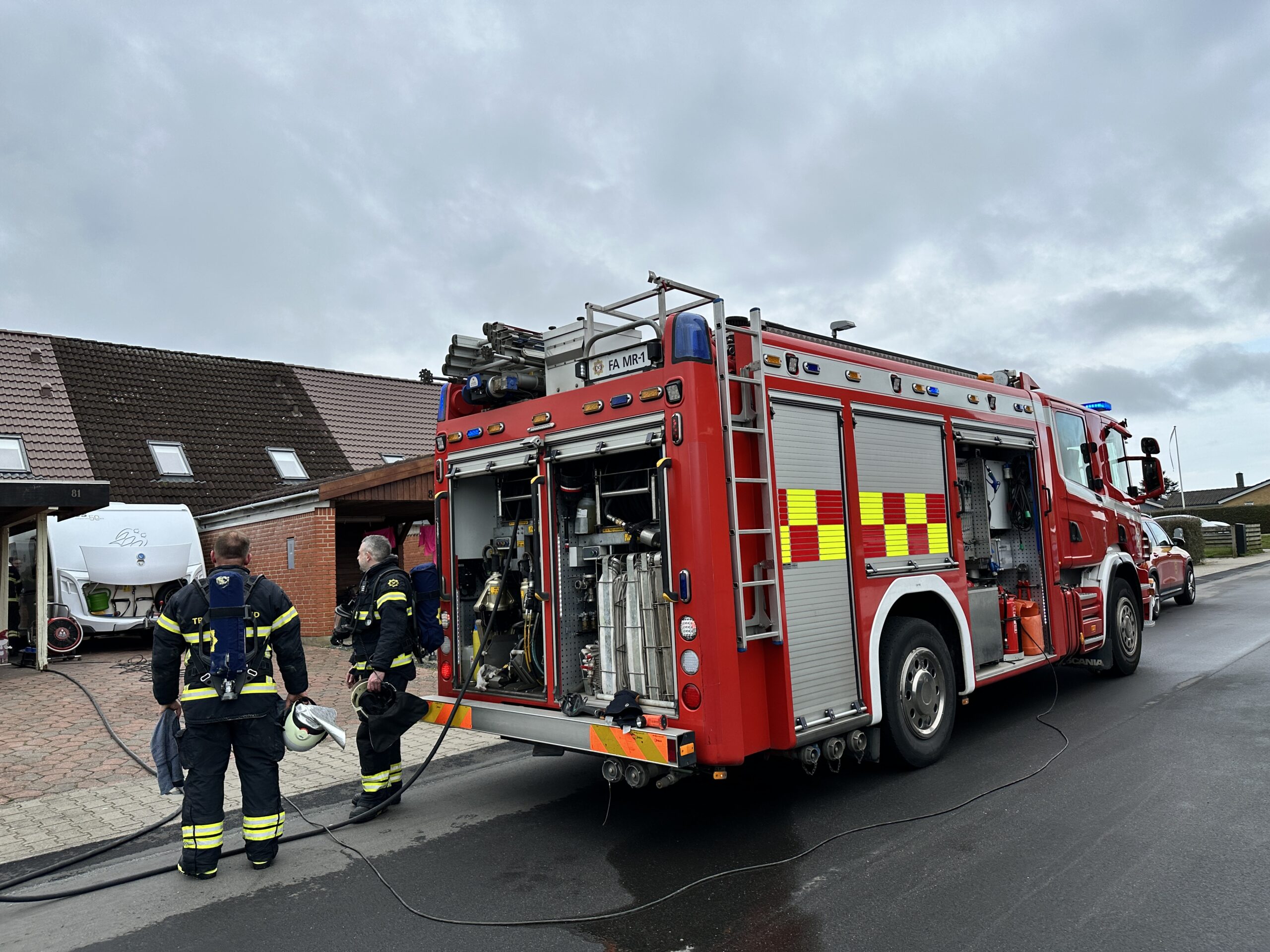 Brand i campingvogn i rækkehuskvarter i Fredericia