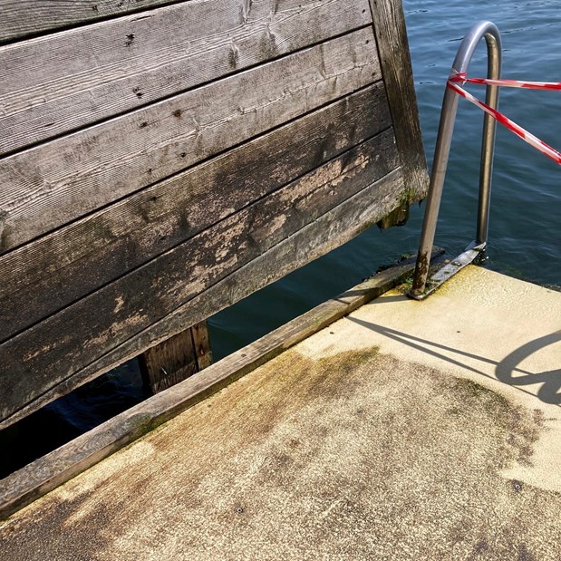 skade-på-badebroen-på-lyshøj-allé