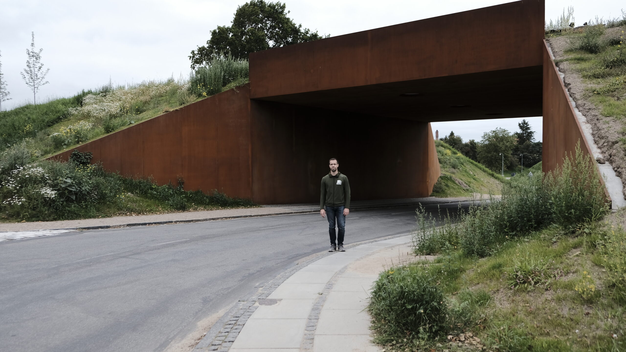 Kommunen bekræfter: Broerne kunne ikke samles korrekt – entreprenøren hæfter for forsinkelsen