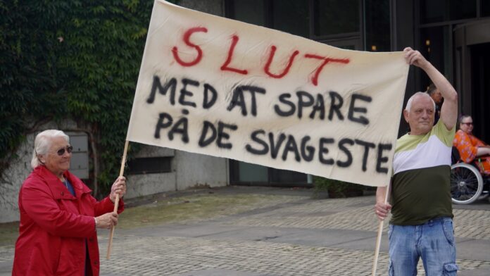 23.09.12 Demonstration ældre00007