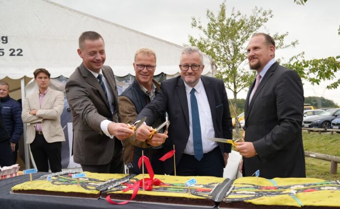 8469b0d0-098b-4605-8686-fa3b8ae83439-w_960