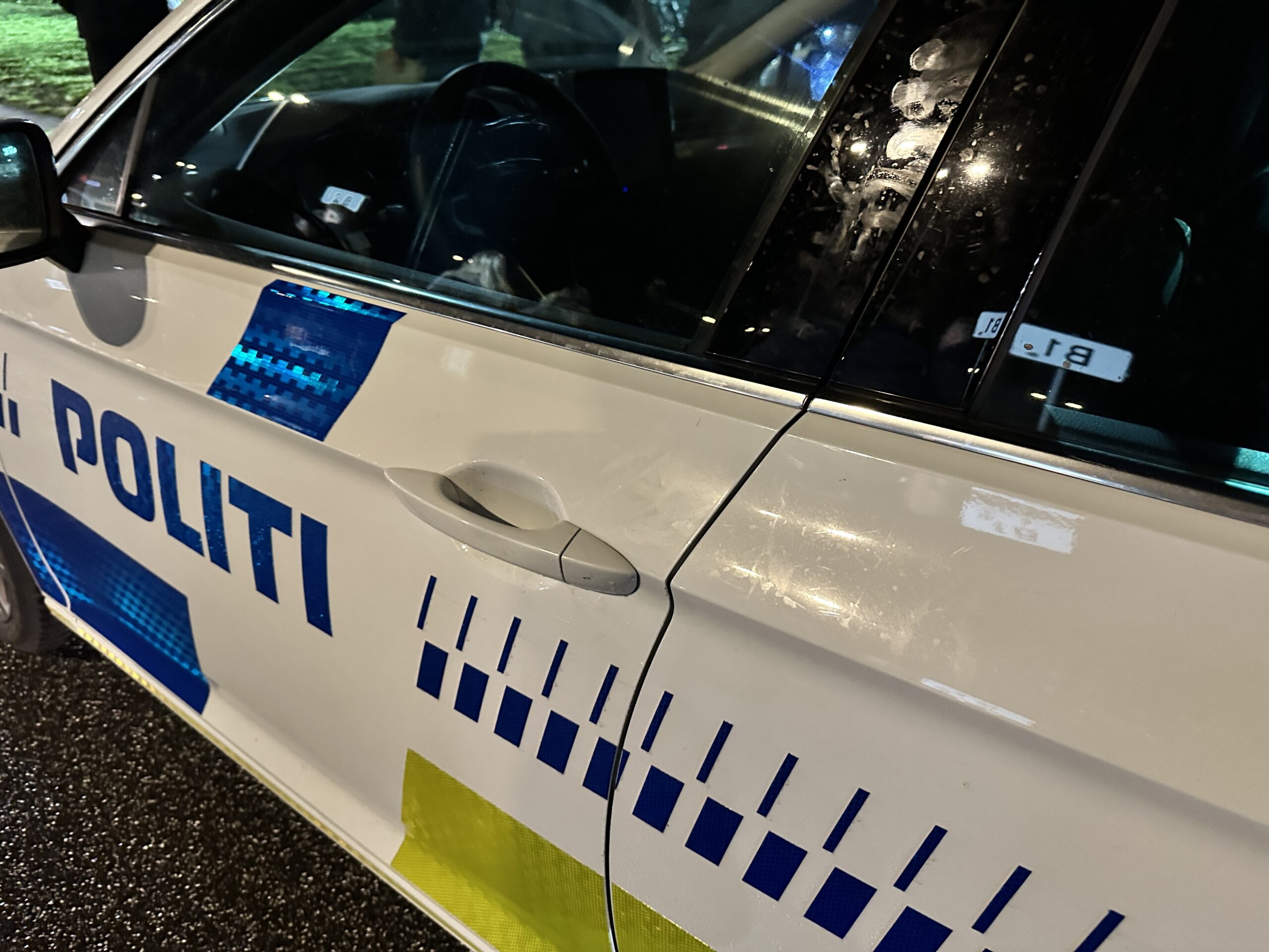 Vanvidskørsel på motorvejen – flere biler set ræse med havariblink Vanvidskørsel på motorvejen – flere biler set ræse med havariblink