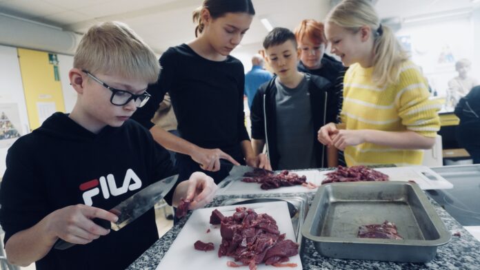 AVISEN 2024.02.06 Fjordbakkeskolen laver mad00004