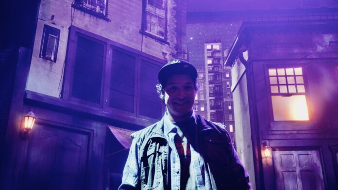 AVISEN 2024.02.20 Avenue Q prøve Oliver