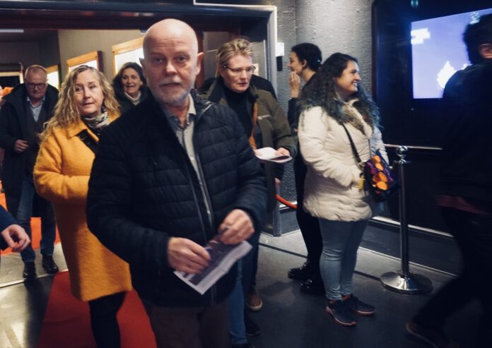 AVISEN 2024.02.23 Avenue Q rød løber00001