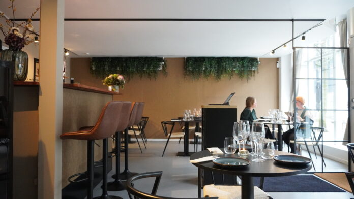 19042024_BrodSnaps_restaurant1