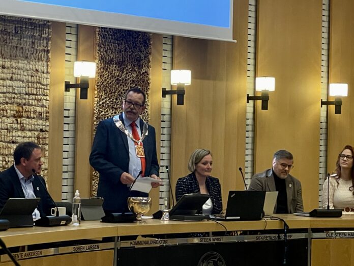 AVISEN 2024.04.23 Byrådsmøde Steen Wrist træder af og Christian Bro indsættes00003
