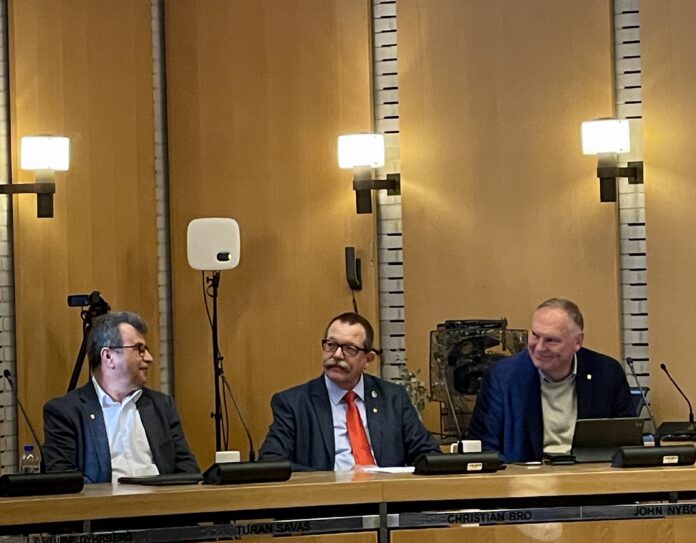 AVISEN 2024.04.23 Byrådsmøde Steen Wrist træder af og Christian Bro indsættes00005