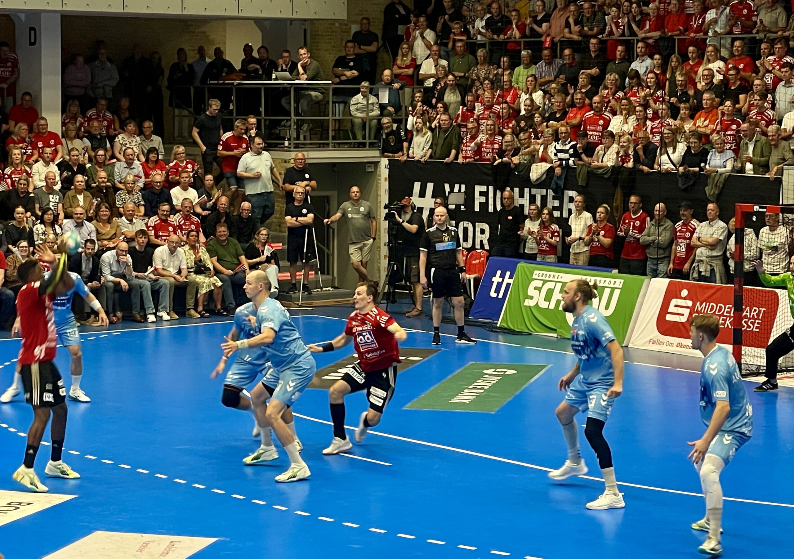 Liga- og landsholdsspiller indstiller karrieren Liga- og landsholdsspiller indstiller karrieren