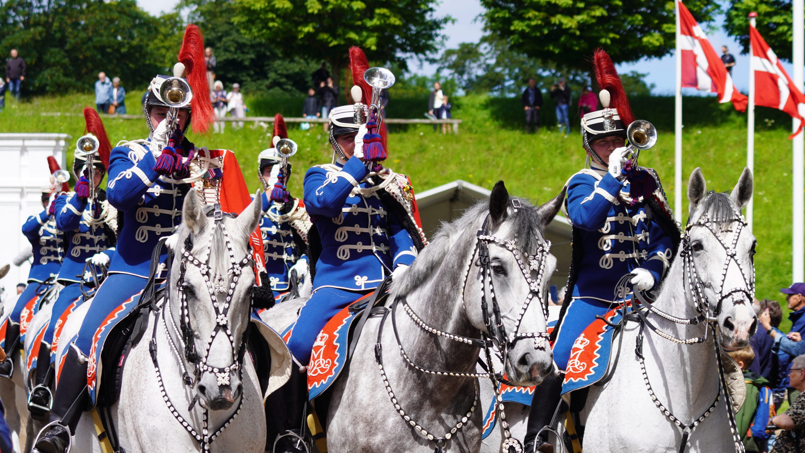 Gardehusarerne rider igen: Fredericias gader fyldes med liv og farver Gardehusarerne rider igen: Fredericias gader fyldes med liv og farver