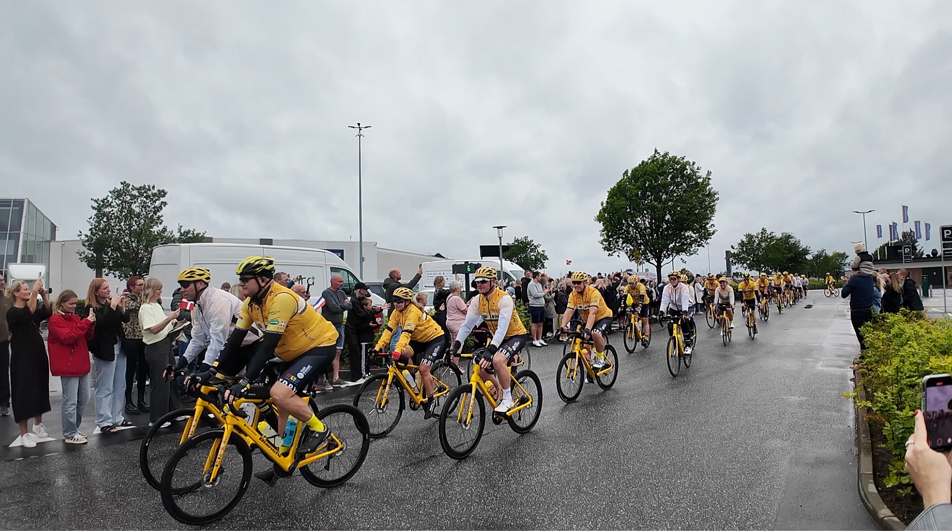 Dag 1: Opstemthed, optimisme – og massive mængder regn