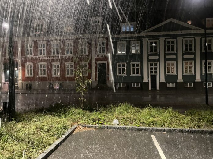 AVISEN 2024.08.24 Lyn, tordne og skybrud00001