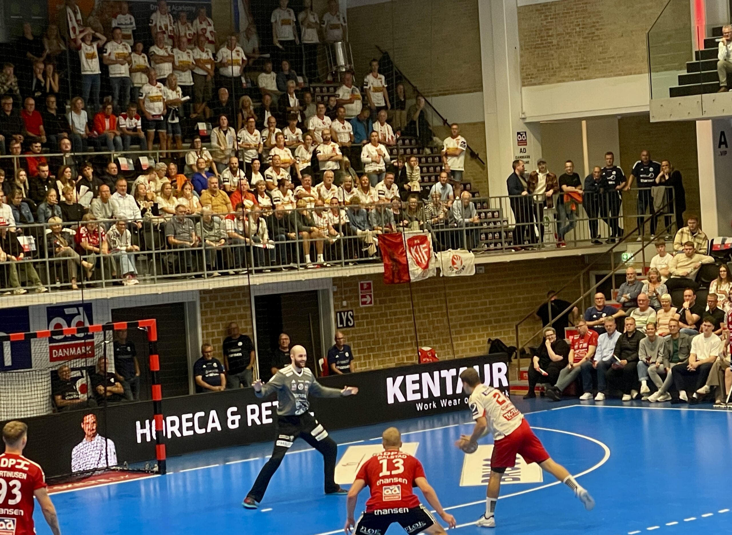 To sårede mandskaber tørner sammen i lokalopgør To sårede mandskaber tørner sammen i lokalopgør