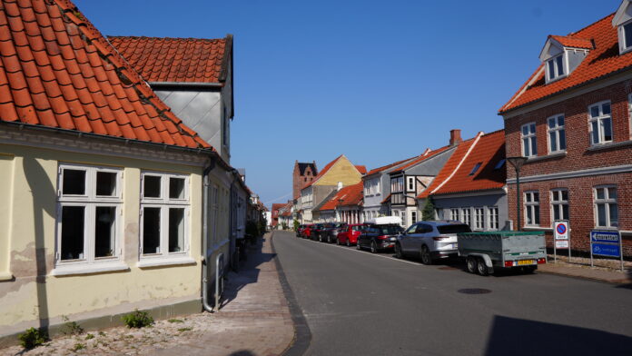Middelfart med kirke i baggrunden