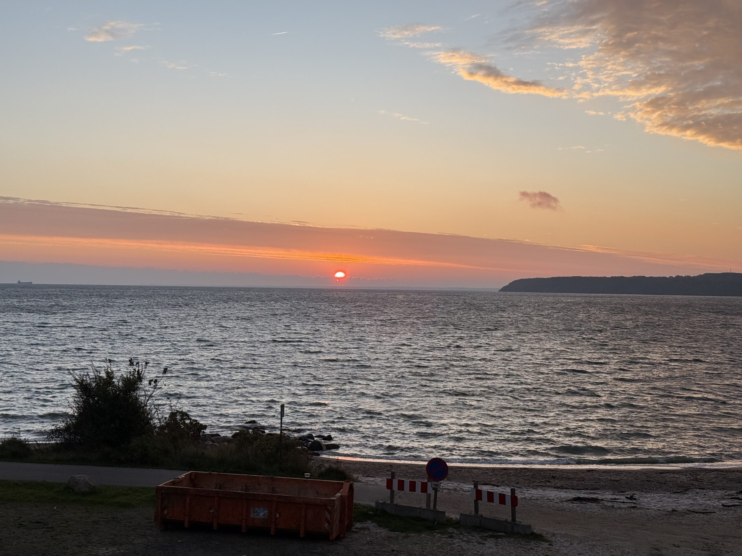 Kølig fredag med glatte veje