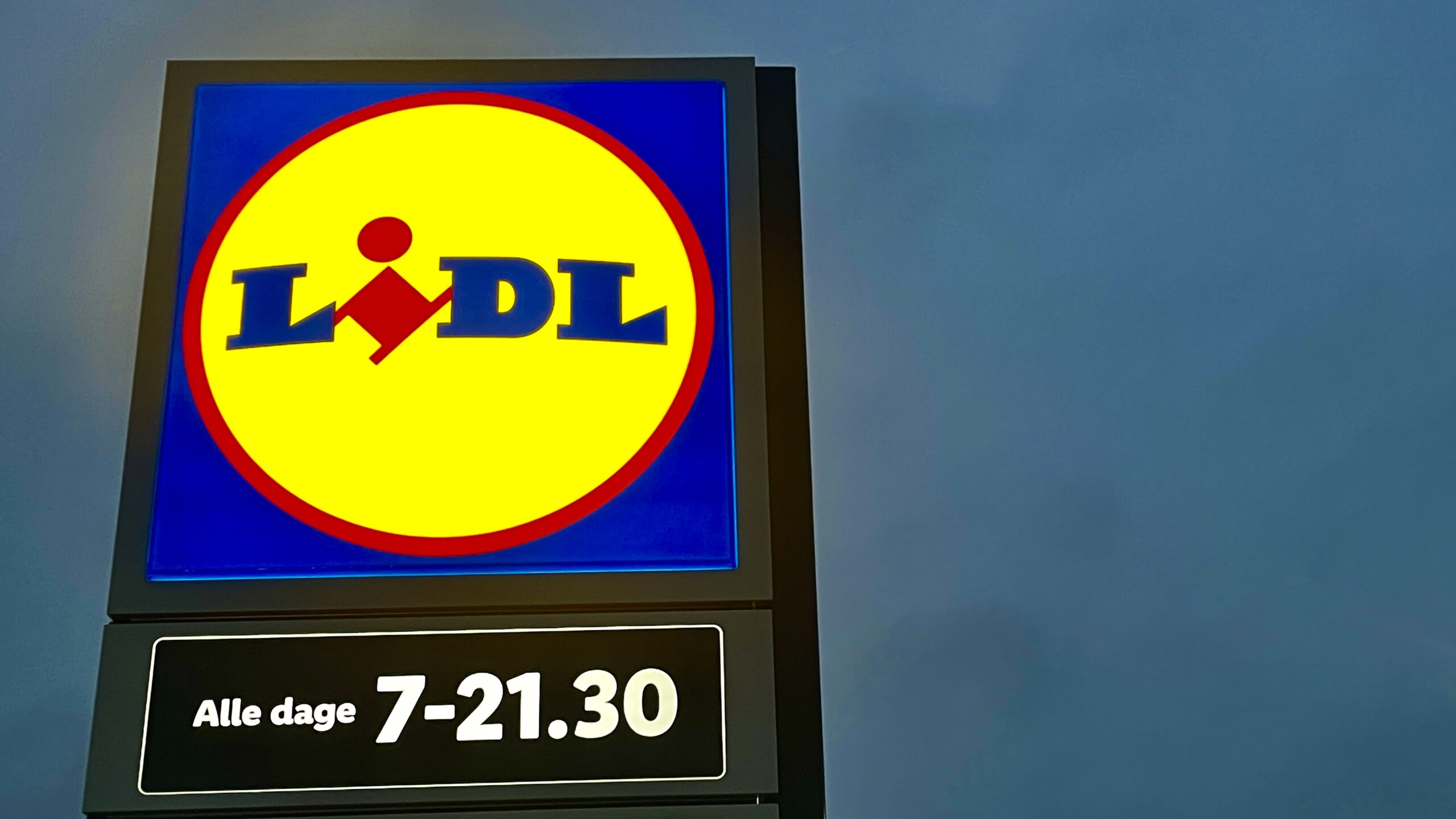 Vejlevej blev centrum for døgnrapporten: Først butikstyveri, siden spirituskørsel