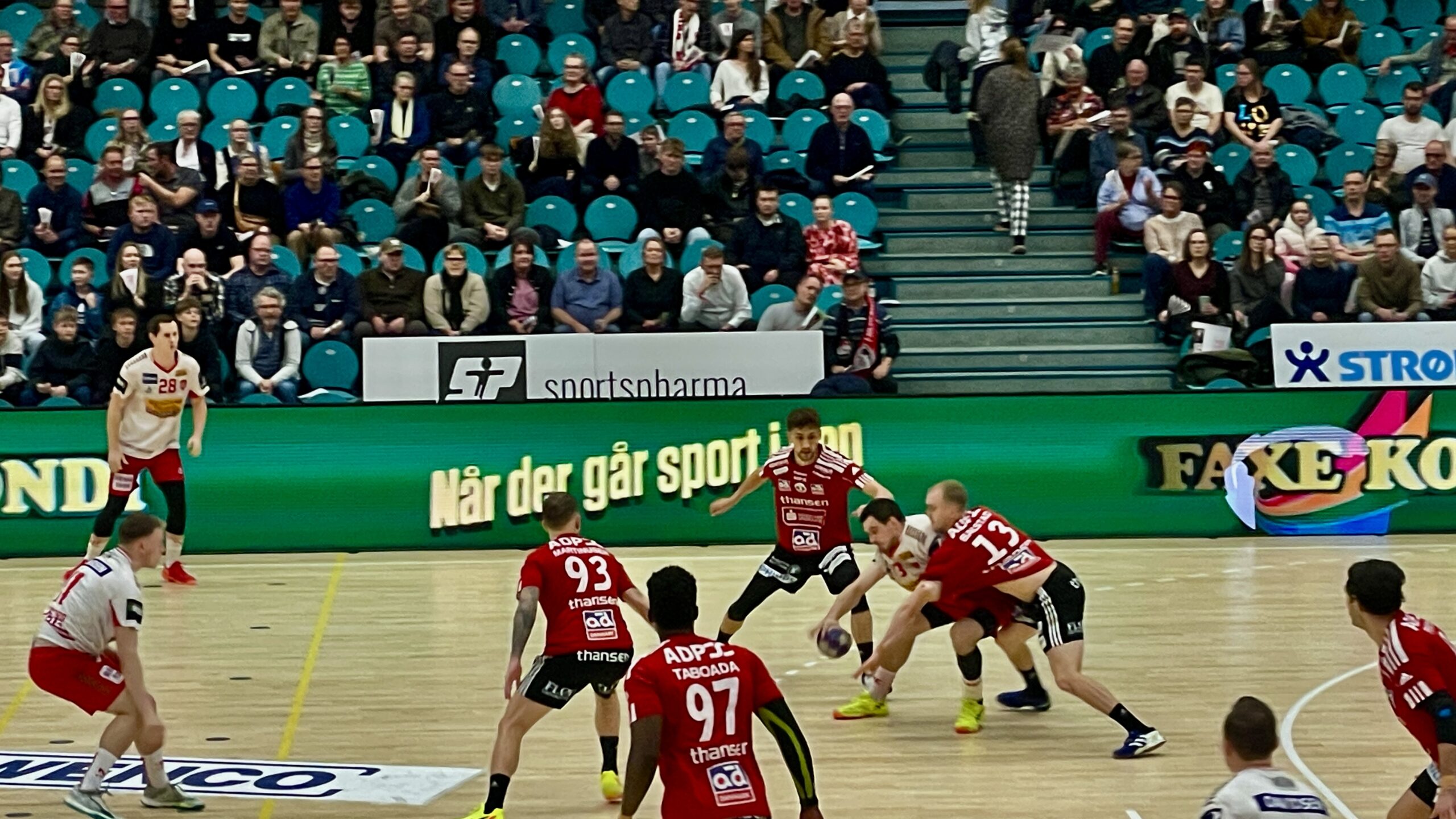 FHK knuste KIF i lokalopgør