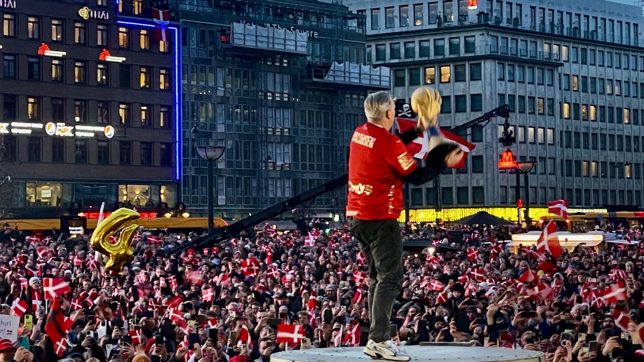Kæmpe guldfest på Rådhuspladsen
