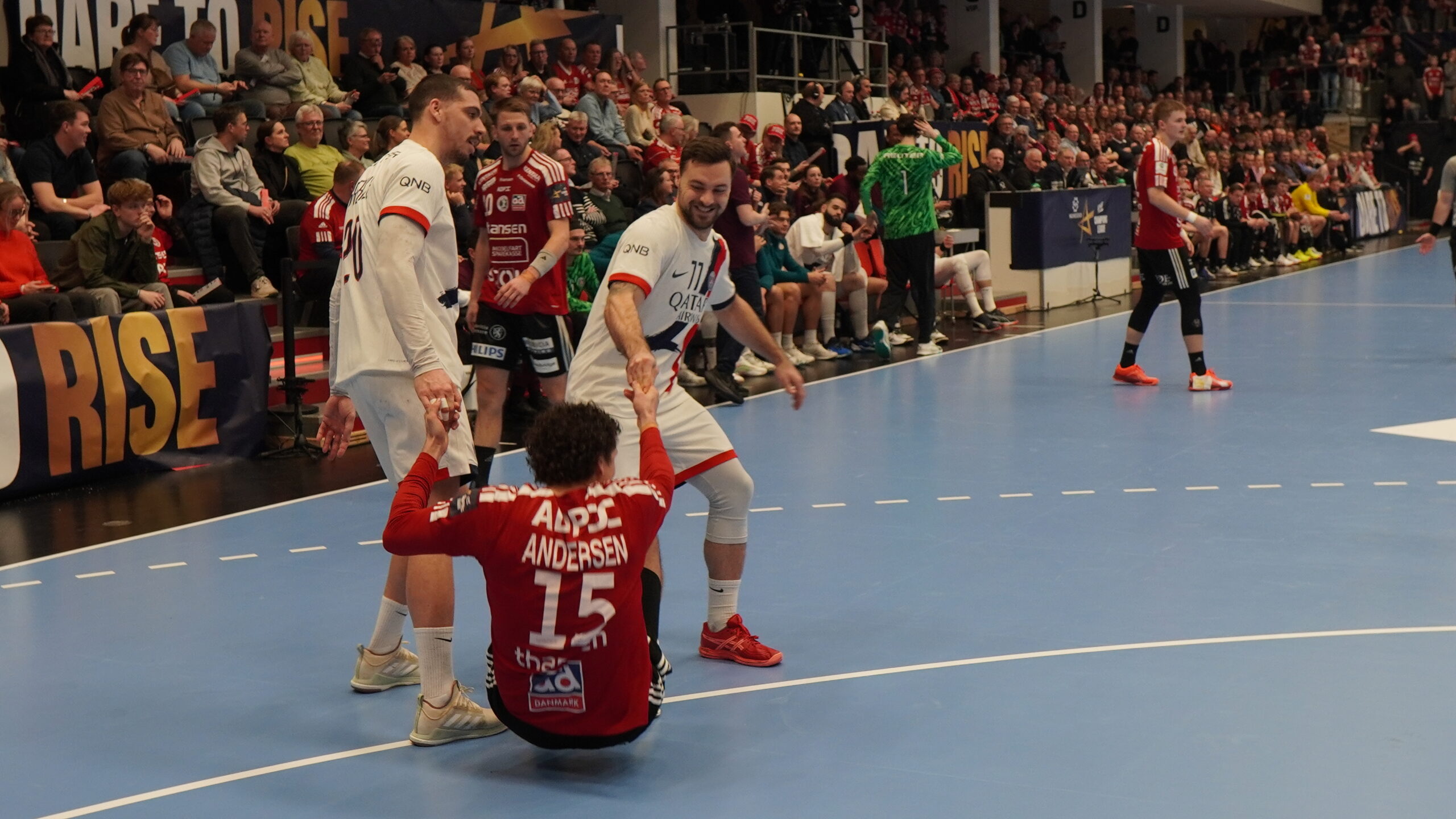 Live: FHK uden flere profiler mod bundhold