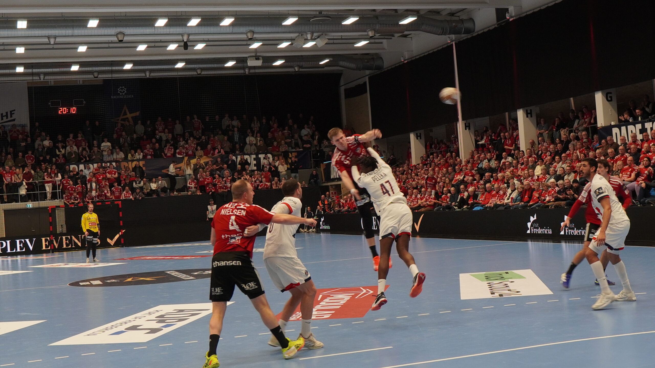 Højskoler, pølsevogne og håndbold kåret som det mest danske Højskoler, pølsevogne og håndbold kåret som det mest danske