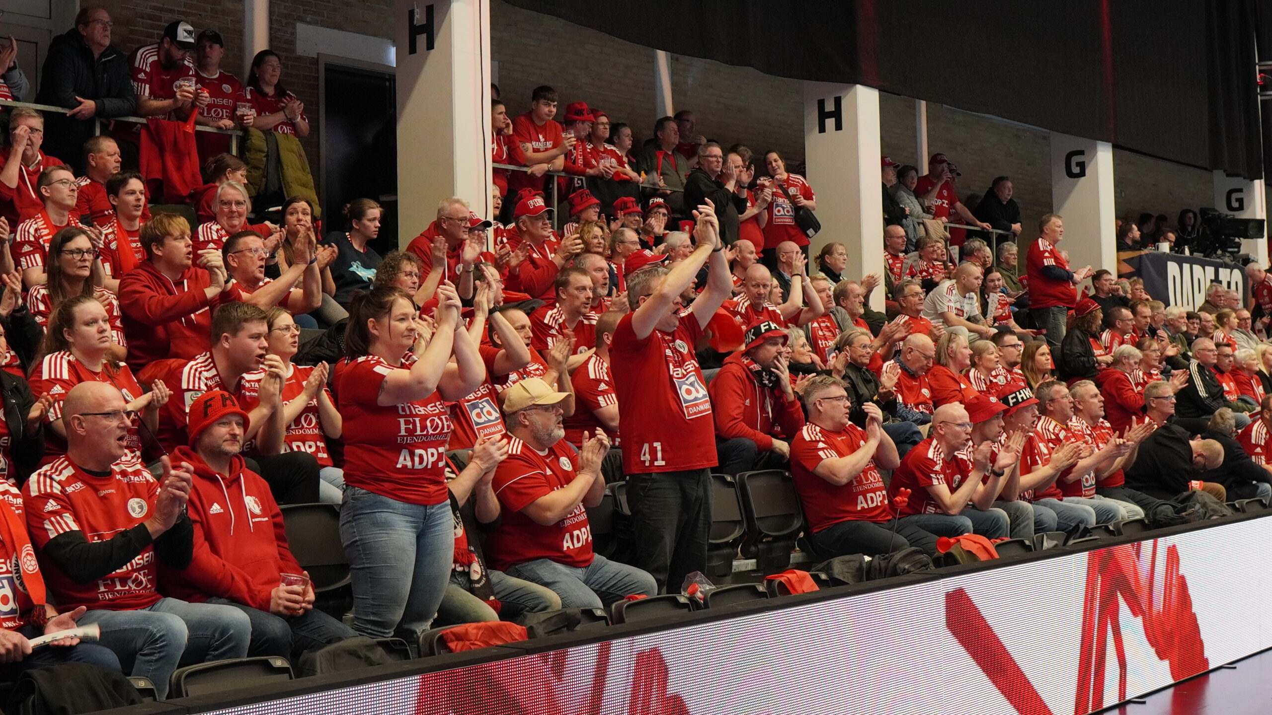 Når bolden ruller og bassen buldrer – FHK søger ny DJ