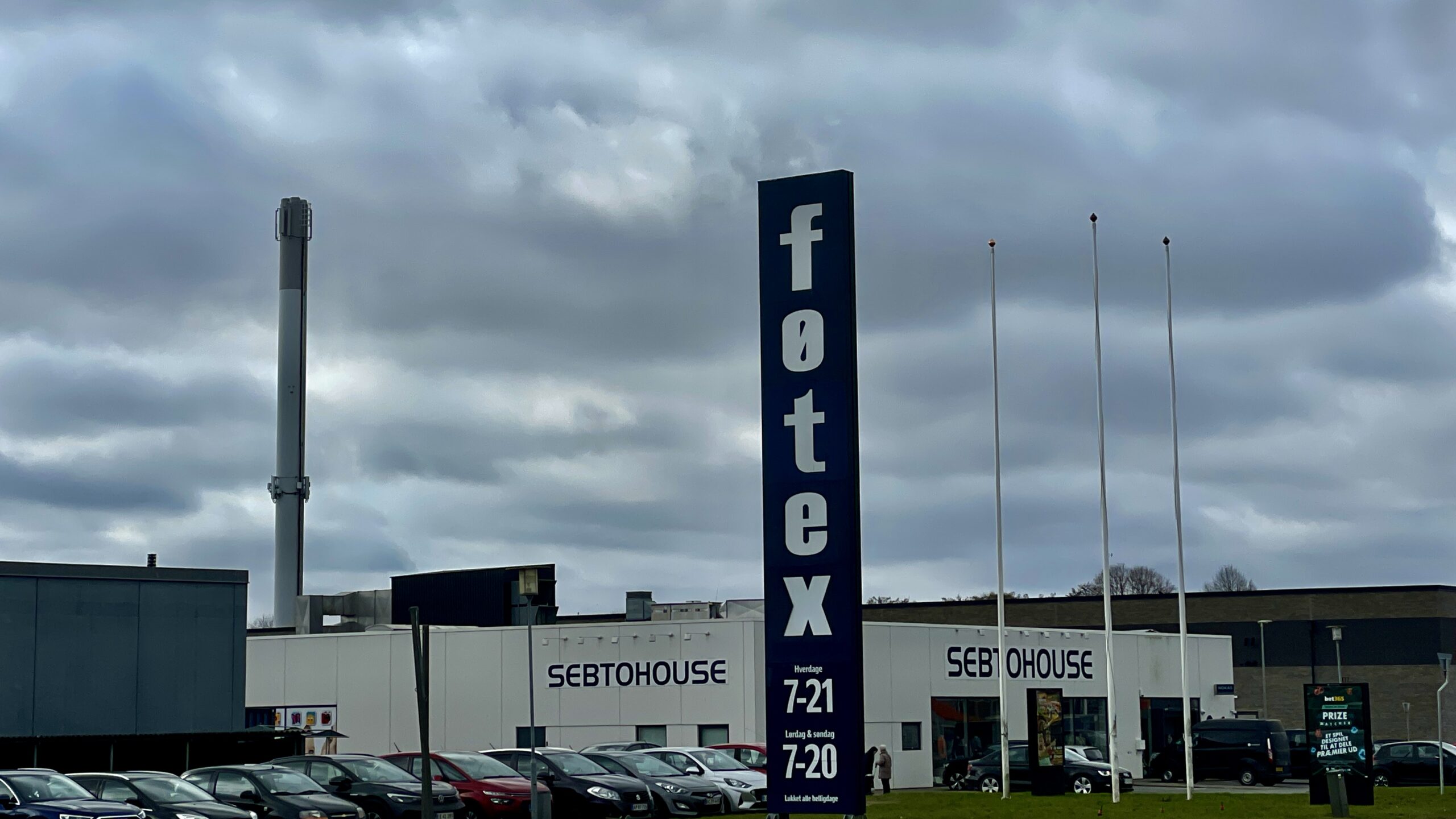 To mænd sigtet efter tyveri af el-løbehjul ved Føtex i Fredericia To mænd sigtet efter tyveri af el-løbehjul ved Føtex i Fredericia