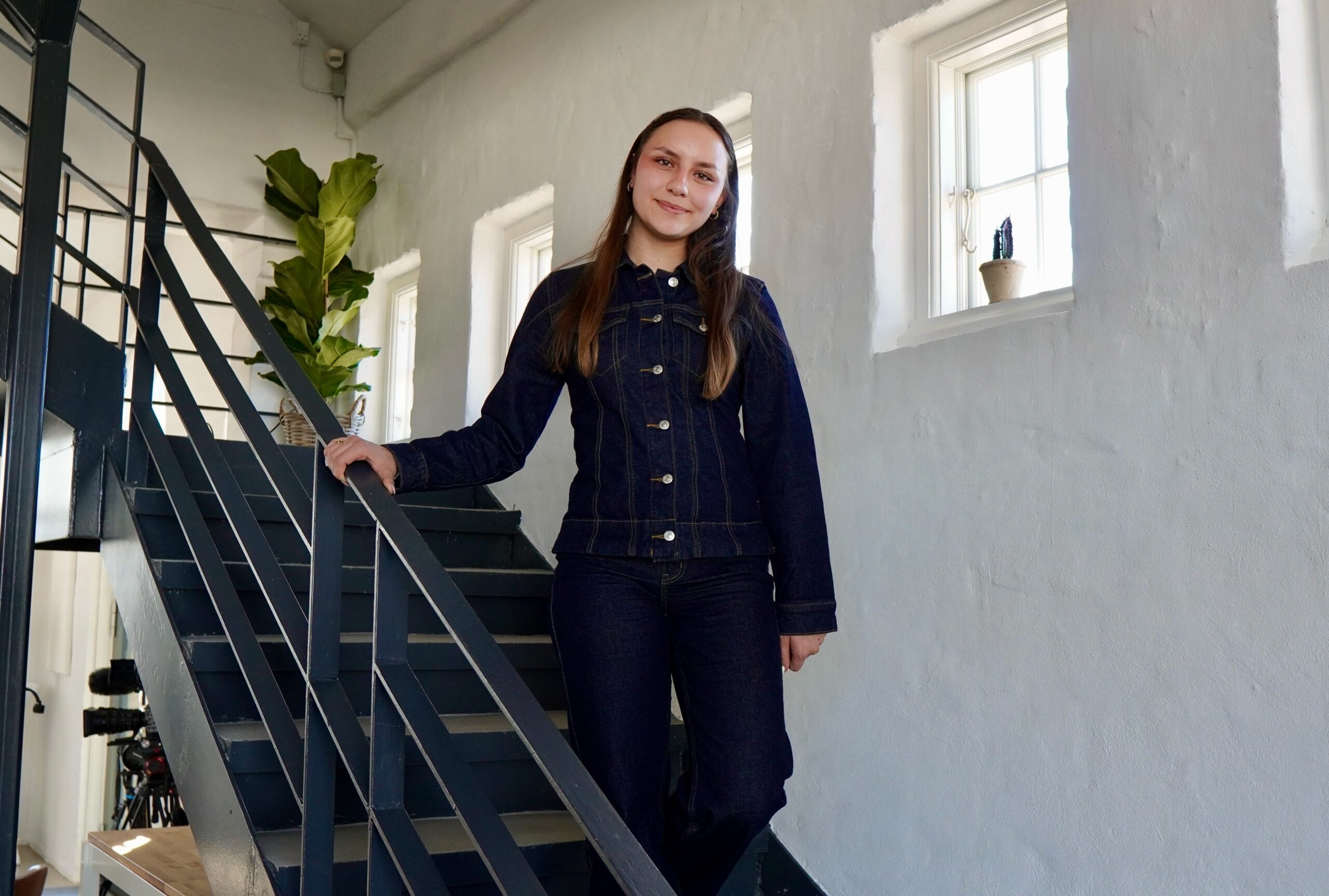 Nyt ansigt bag skærmen: Fremtidig lærer skal give unge smag for lokale nyheder