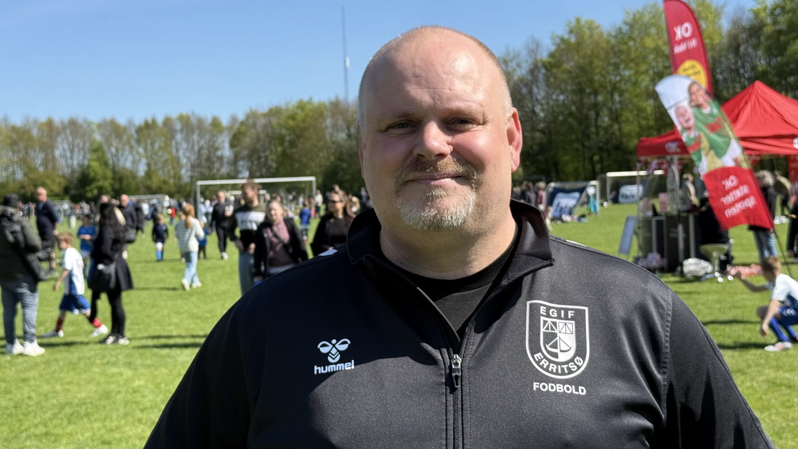 15 år med bold, børn og bestyrelsesarbejde – Mads får DBU’s hæder