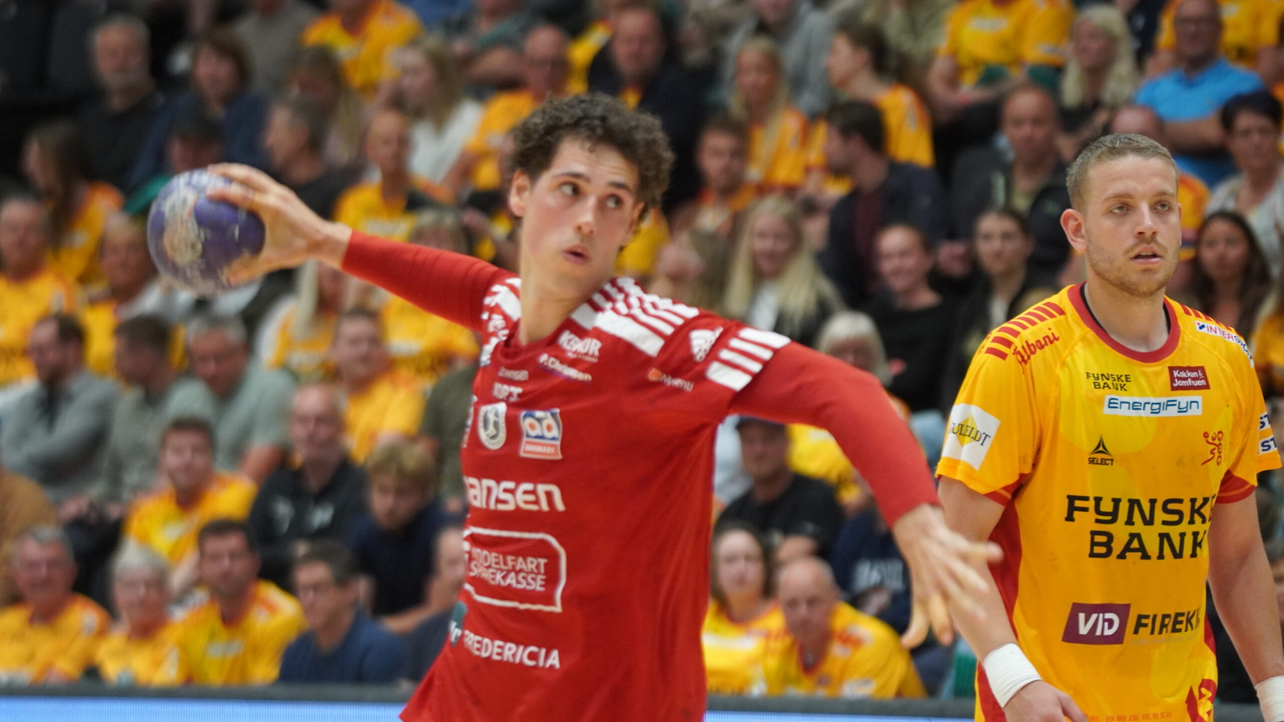 LIVE: Storkamp i ARENAEN – FHK tørner sammen med BSH