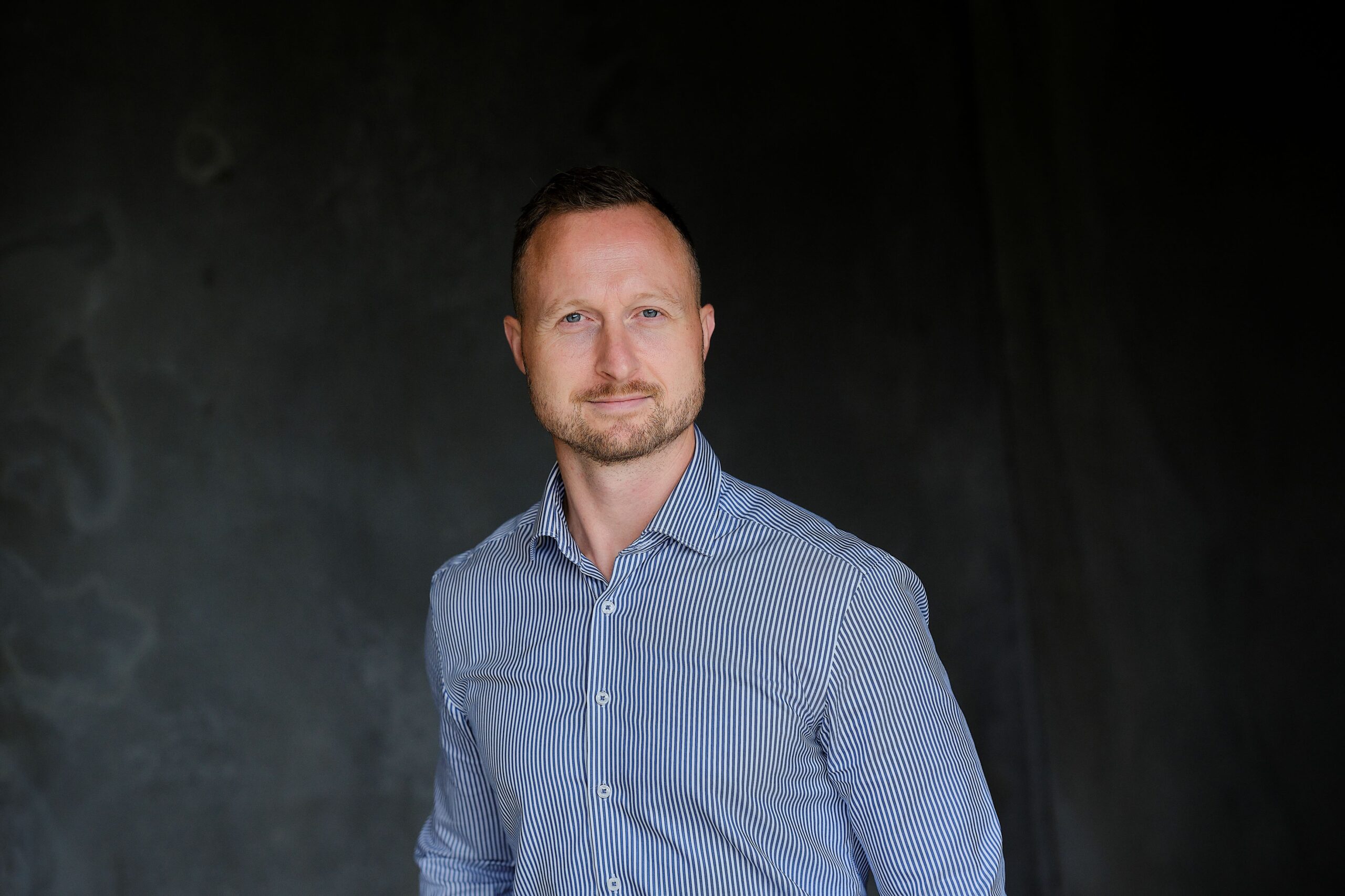 En ærekær og ærgerrig leder fylder rundt