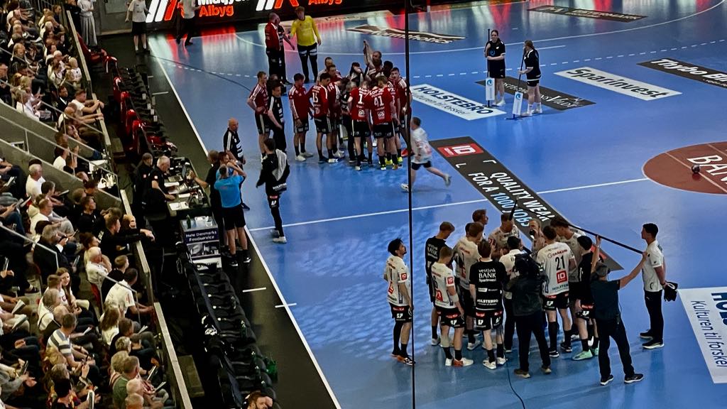 FHK tabte trods flot målmandsindsats – semifinaledrømmen hænger i tynd tråd FHK tabte trods flot målmandsindsats – semifinaledrømmen hænger i tynd tråd