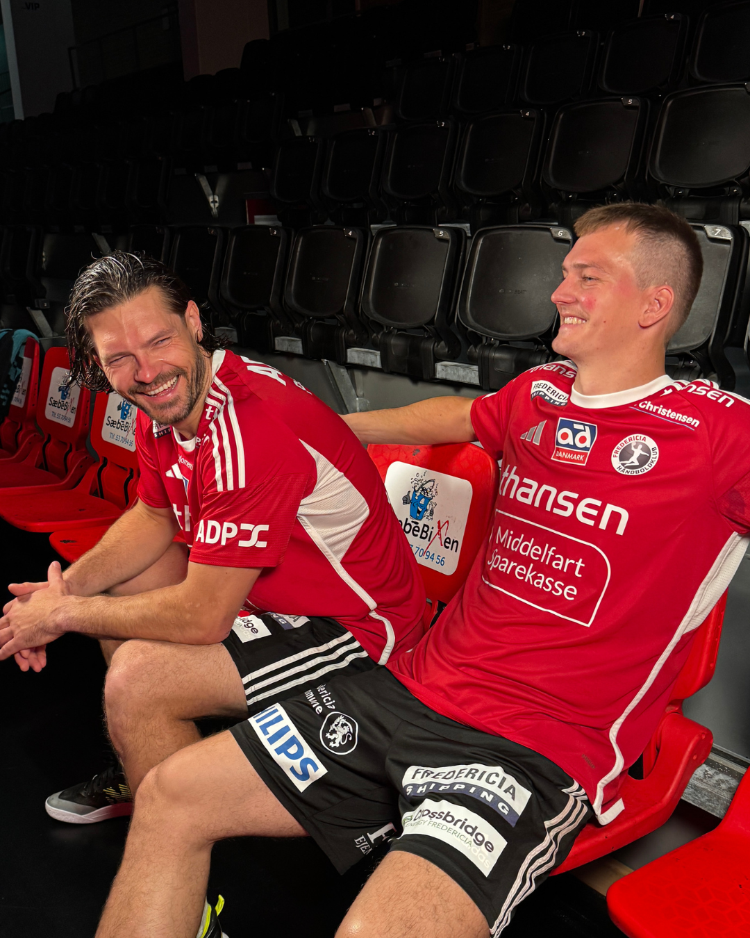 FHK præsenterer nye spillertrøjer FHK præsenterer nye spillertrøjer