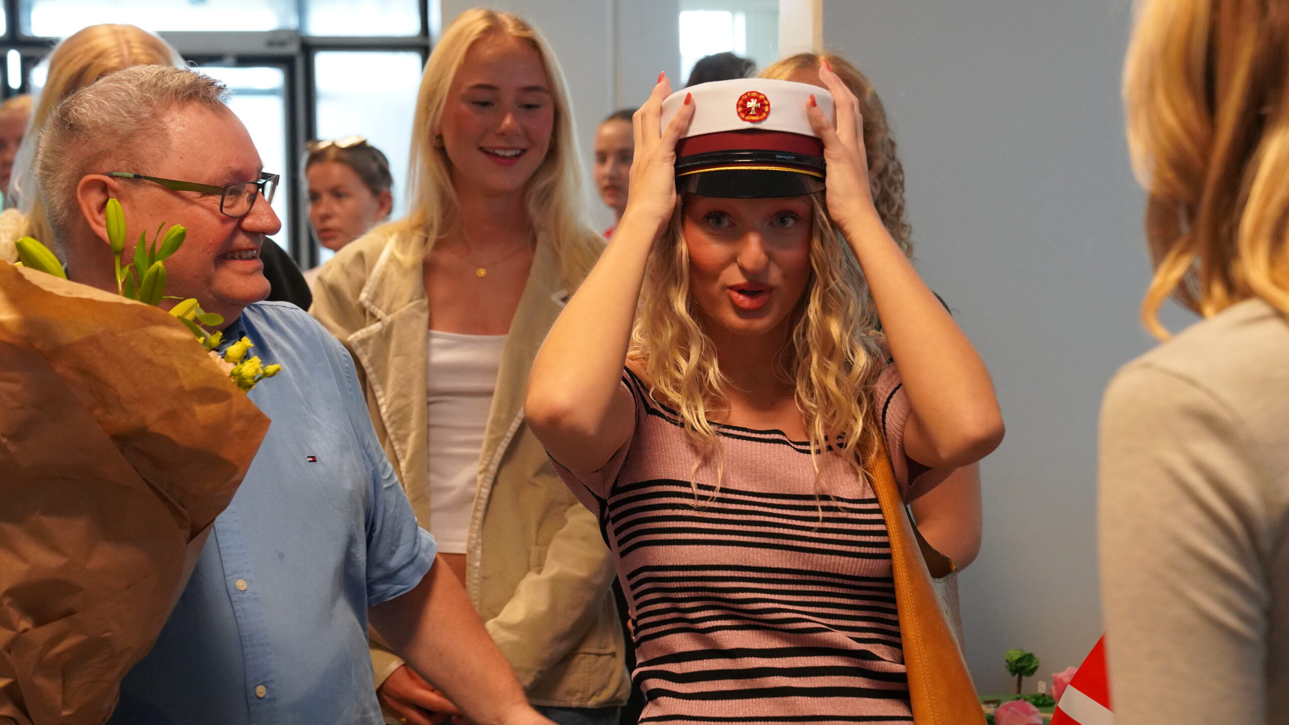 Flag og fest på Fredericia Gymnasium: Årets første student sprang ud